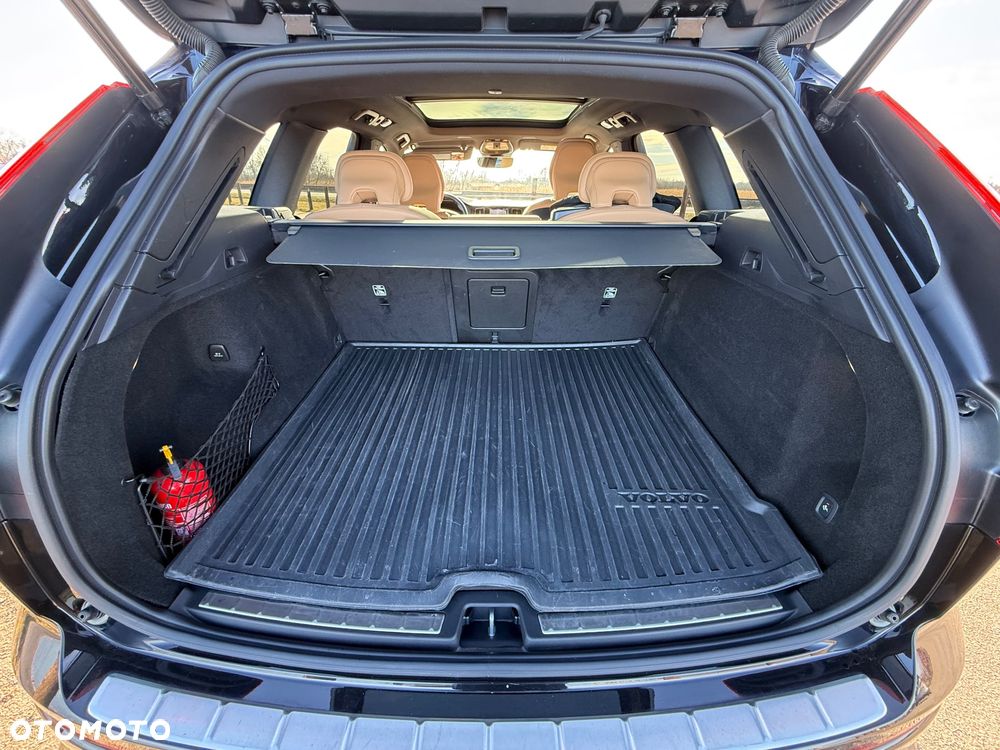 Volvo XC 60 B5 B AWD Ultimate Dark - 13