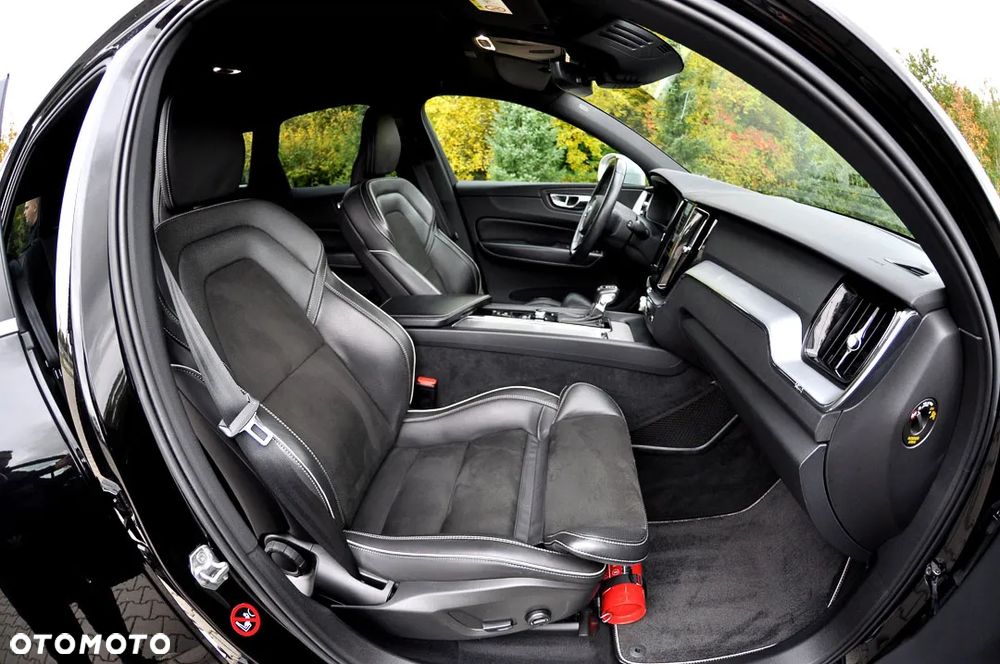 Volvo XC 60 D4 R-Design - 24