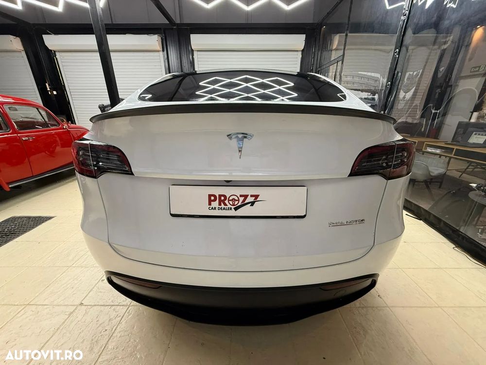Tesla Model Y - 5