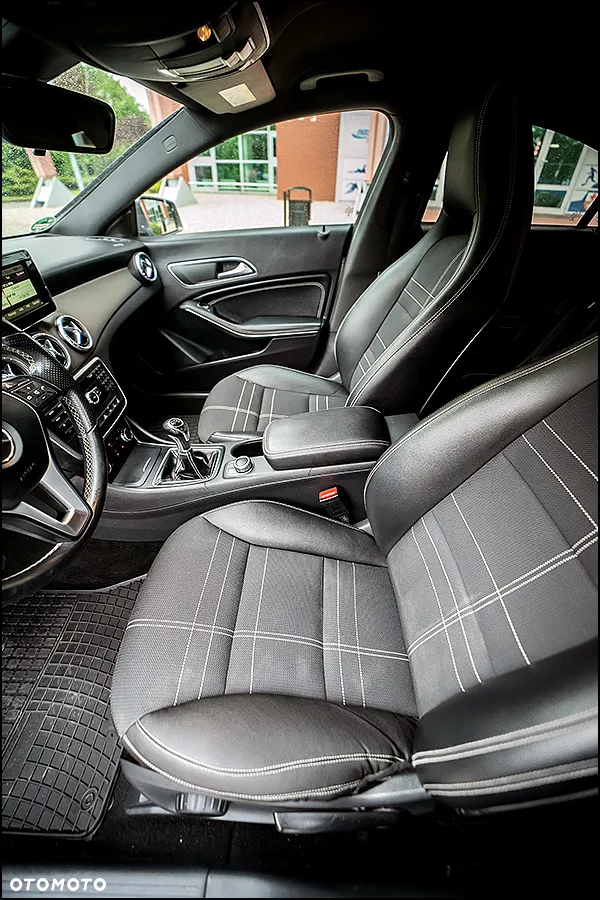 Mercedes-Benz CLA - 33