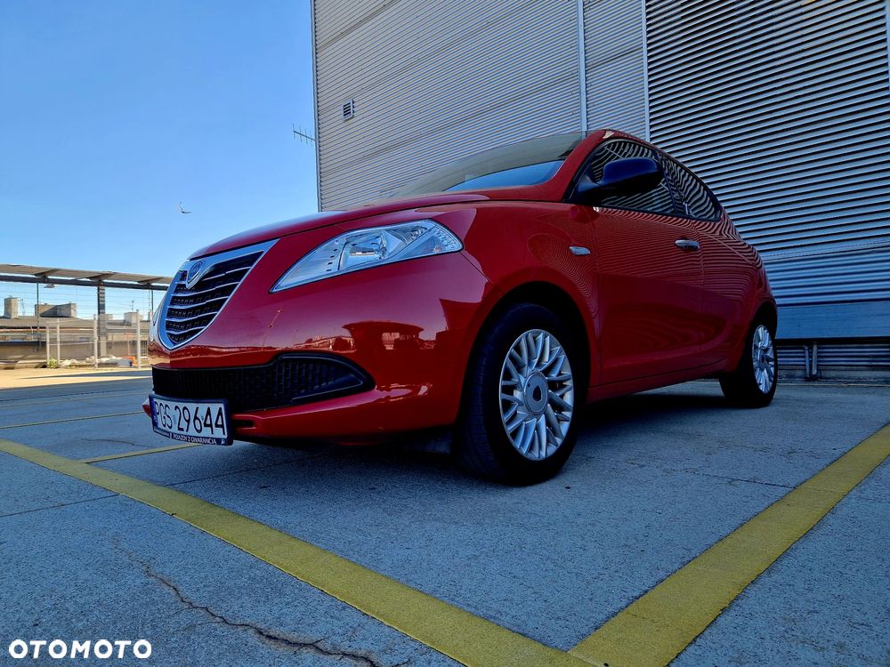 Lancia Ypsilon 1.2 8V Black&Red S&S - 4