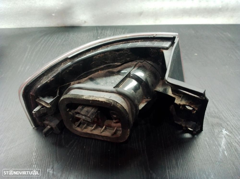 FAROLIM TRASEIRO DIREITO SEAT IBIZA 6L1 - 2