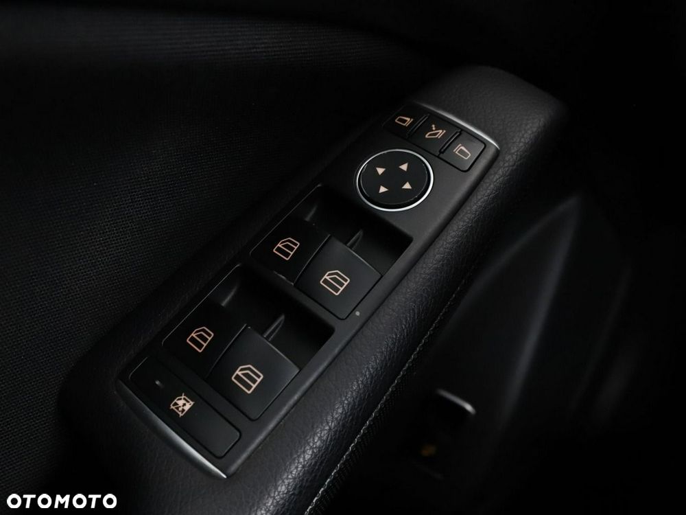 Mercedes-Benz GLA 180 - 33