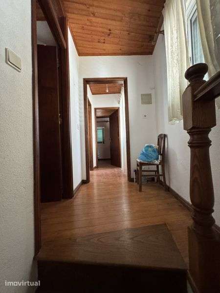 Moradia + terreno + garagem + 2 habitaçoes - Grande imagem: 4/12