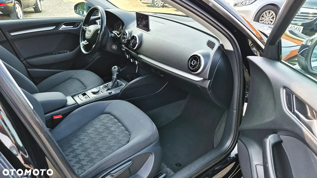 Audi A3 1.2 TFSI Sportback S tronic Ambiente - 31