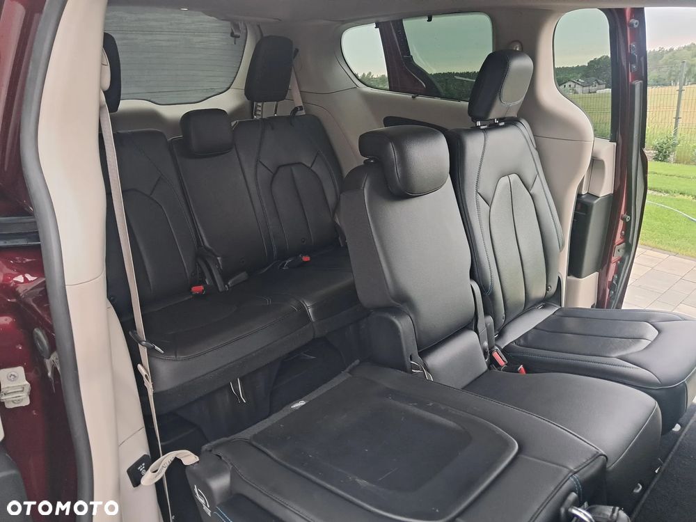 Chrysler Pacifica - 17