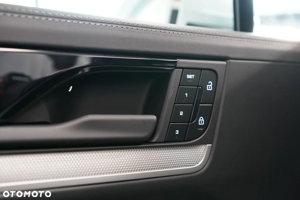 Porsche Cayenne - 21