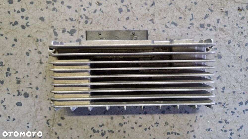 AUDI A4 B8  WZMACNIACZ AUDIO 8T0035223AE - 1