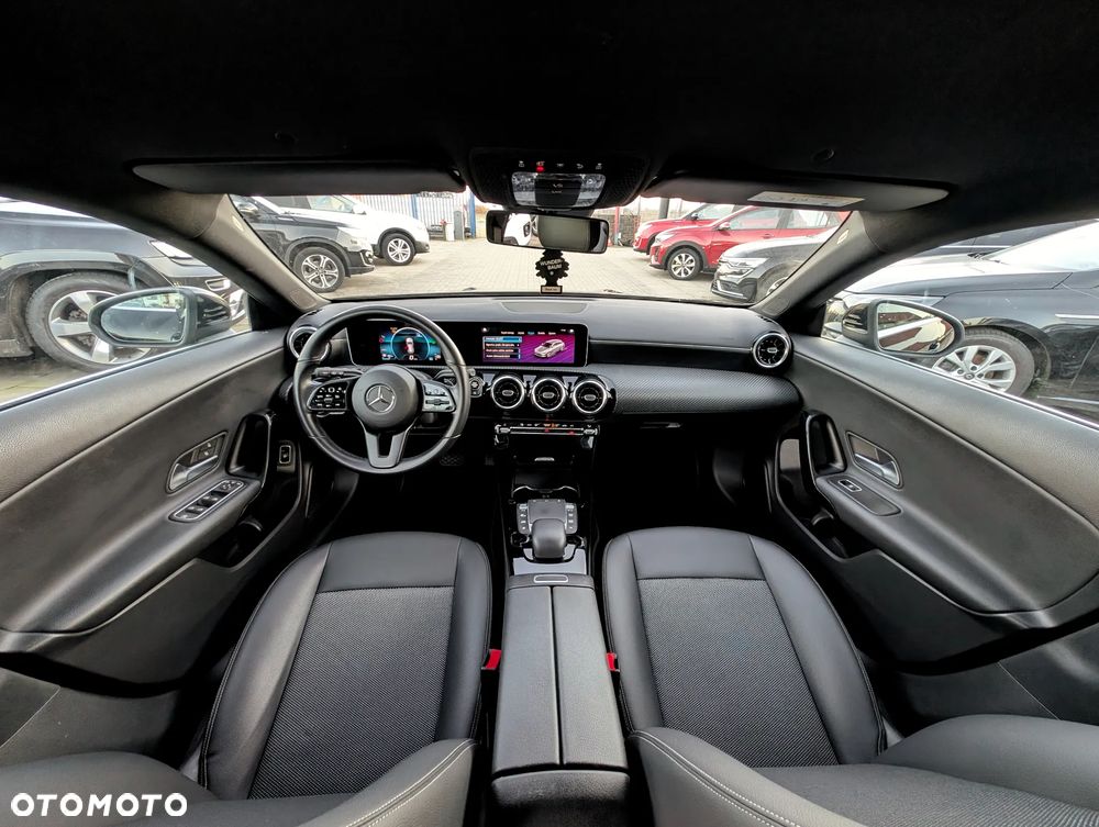 Mercedes-Benz CLA 200 d Shooting Brake 8G-DCT - 12