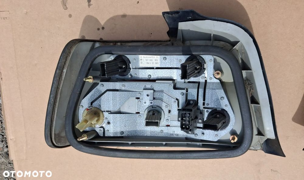 Lampa tył BMW E36  sedan  PRAWA  1387045   1387046  OE - 3