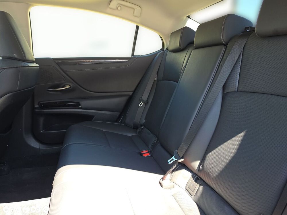 Lexus ES 300h Business Edition - 25