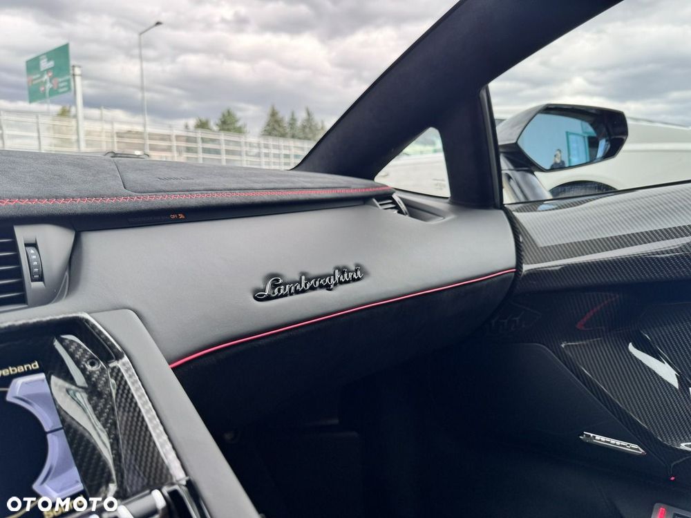 Lamborghini Aventador - 30