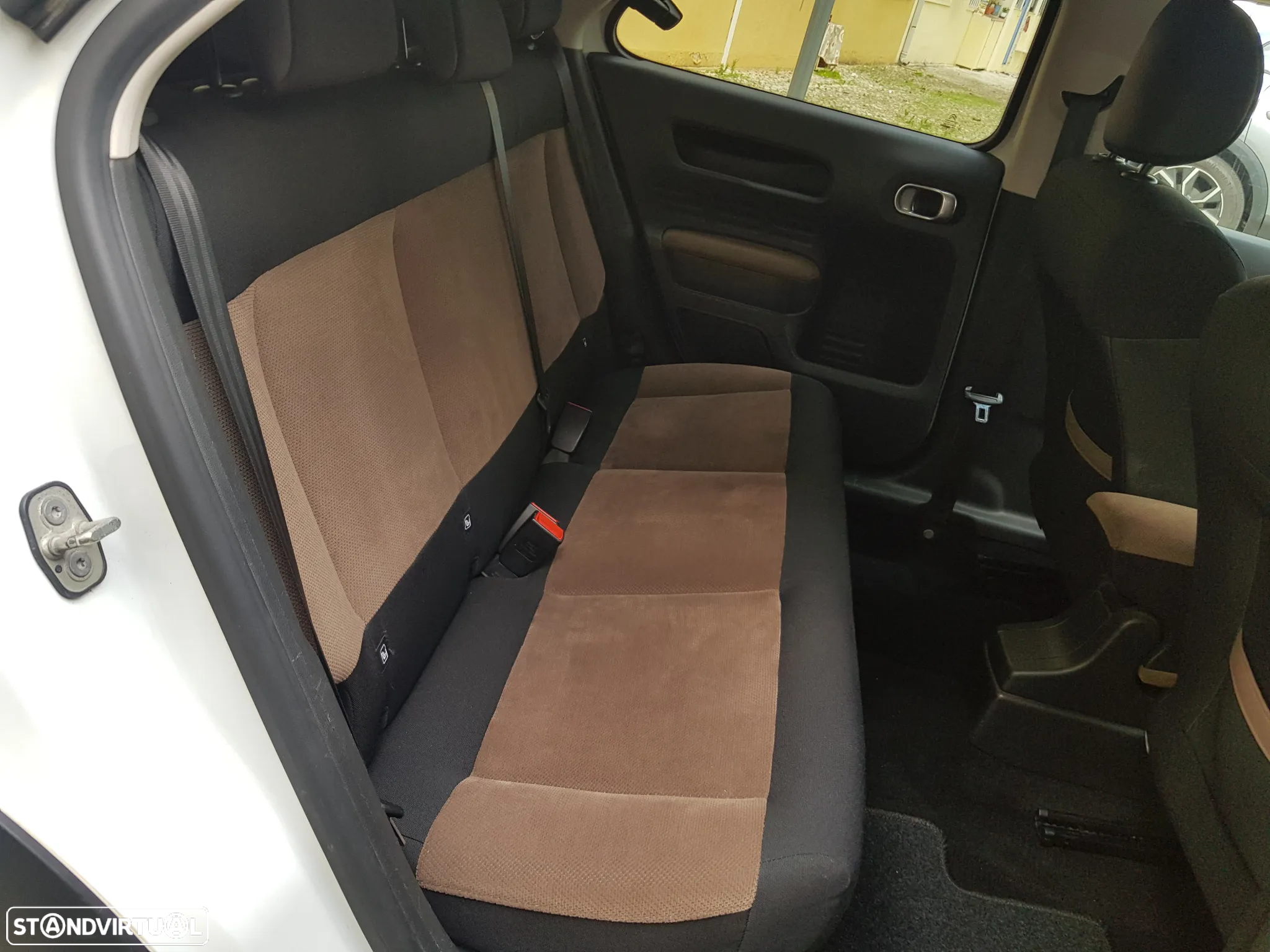 Citroën C4 Cactus 1.6 e-HDi Feel J17 ETG6 - 44