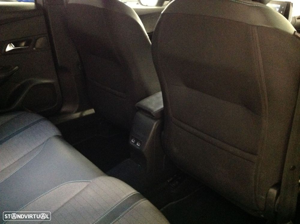 Peugeot 2008 1.2 PureTech Allure EAT8 - 22