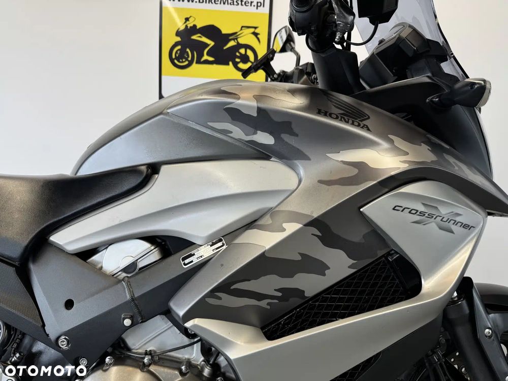 Honda VFR - 12