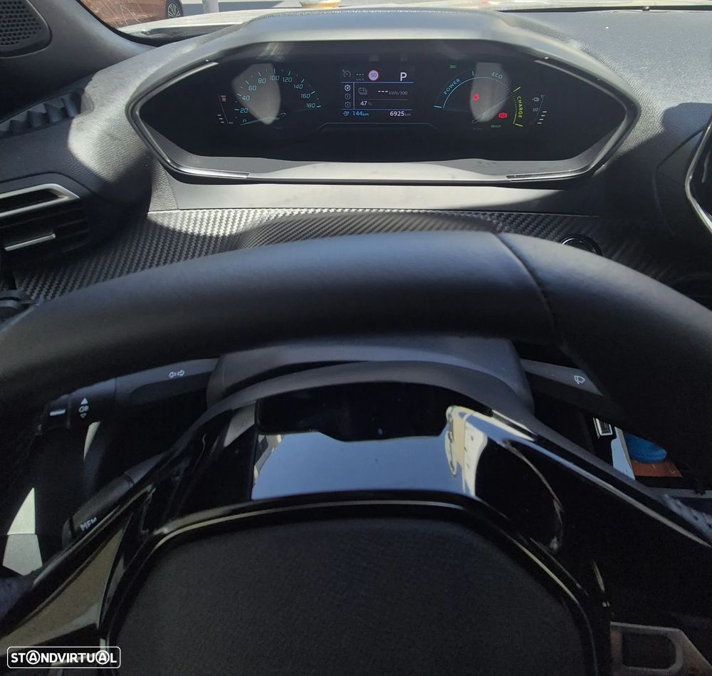 Peugeot e-2008 54 kWh Allure - 10