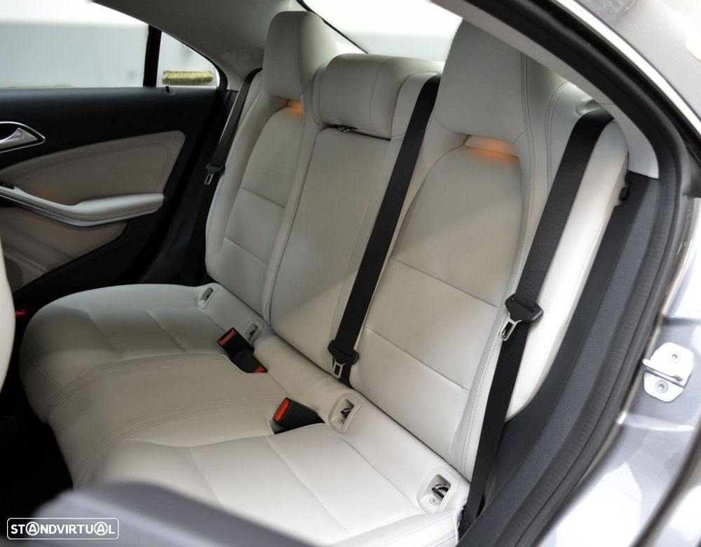 Mercedes-Benz CLA 200 CDI Urban - 12