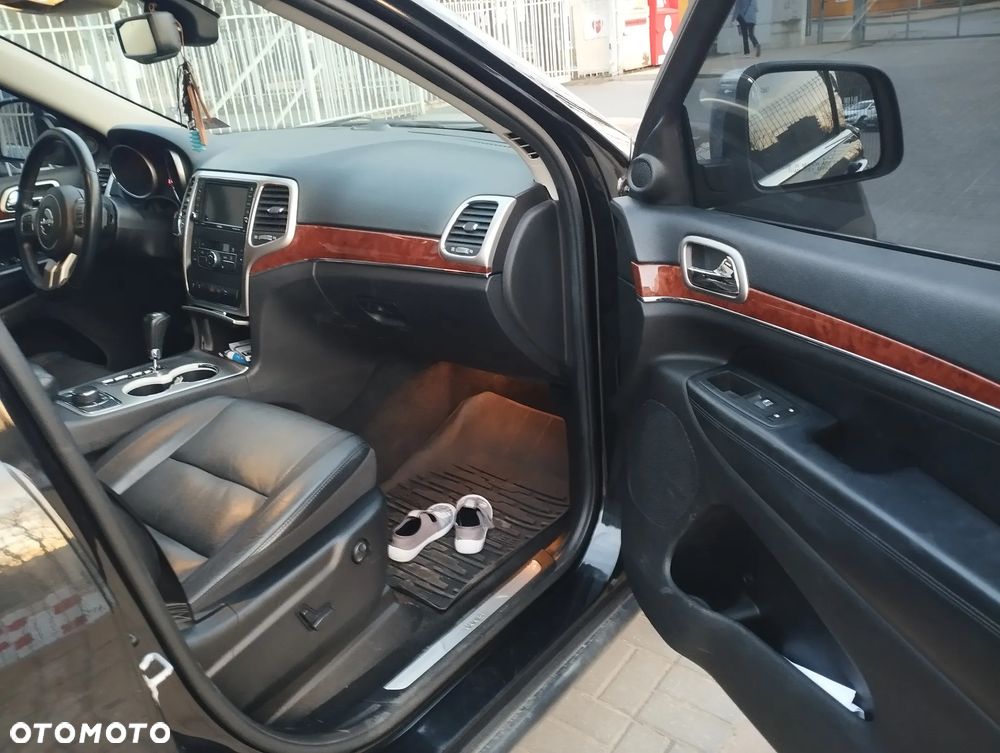 Jeep Grand Cherokee - 12