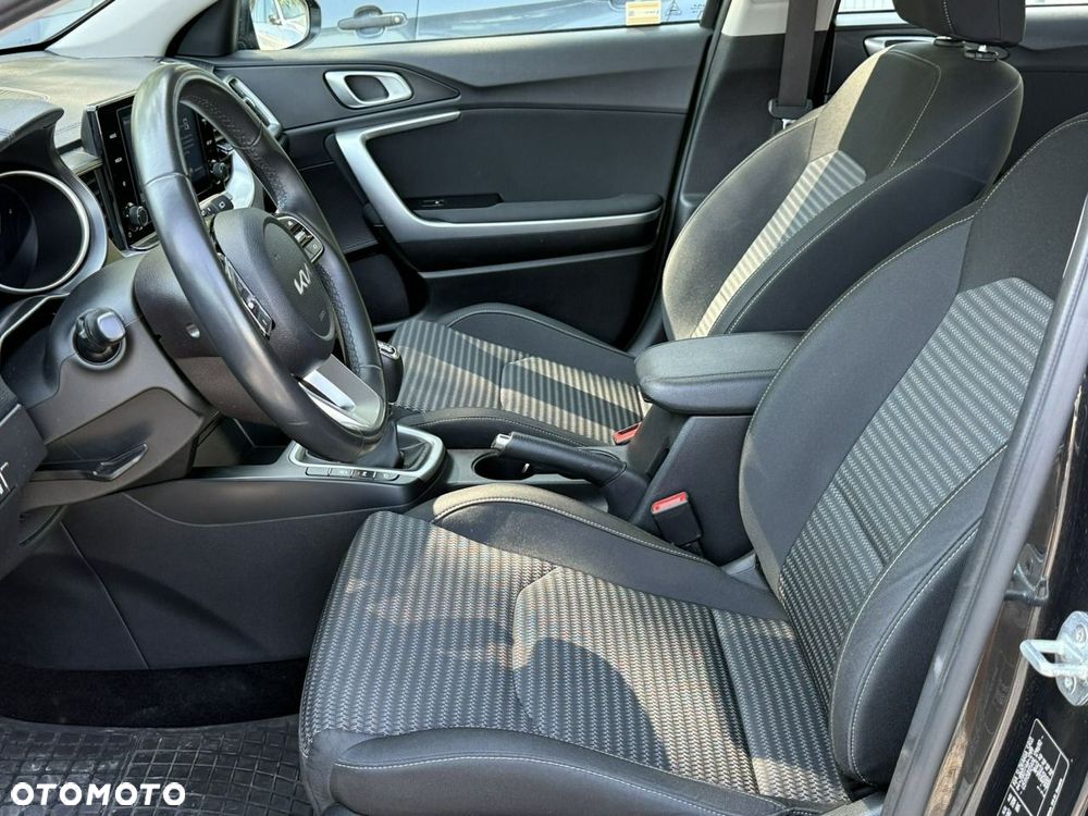 Kia Ceed - 11