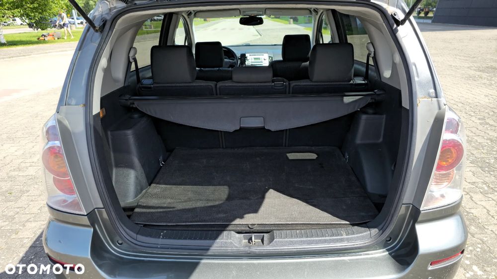 Toyota Corolla Verso - 2