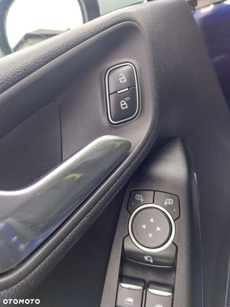 Ford Fiesta 1.0 EcoBoost S&S TITANIUM - 29
