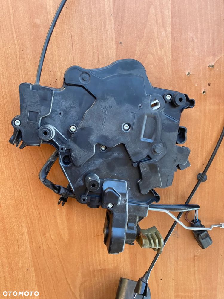 ZAMEK DRZWI PRAWY TYŁ BOCZNYCH  VOLKSWAGEN TRANSPORTER T5 7H0843654CM - 6