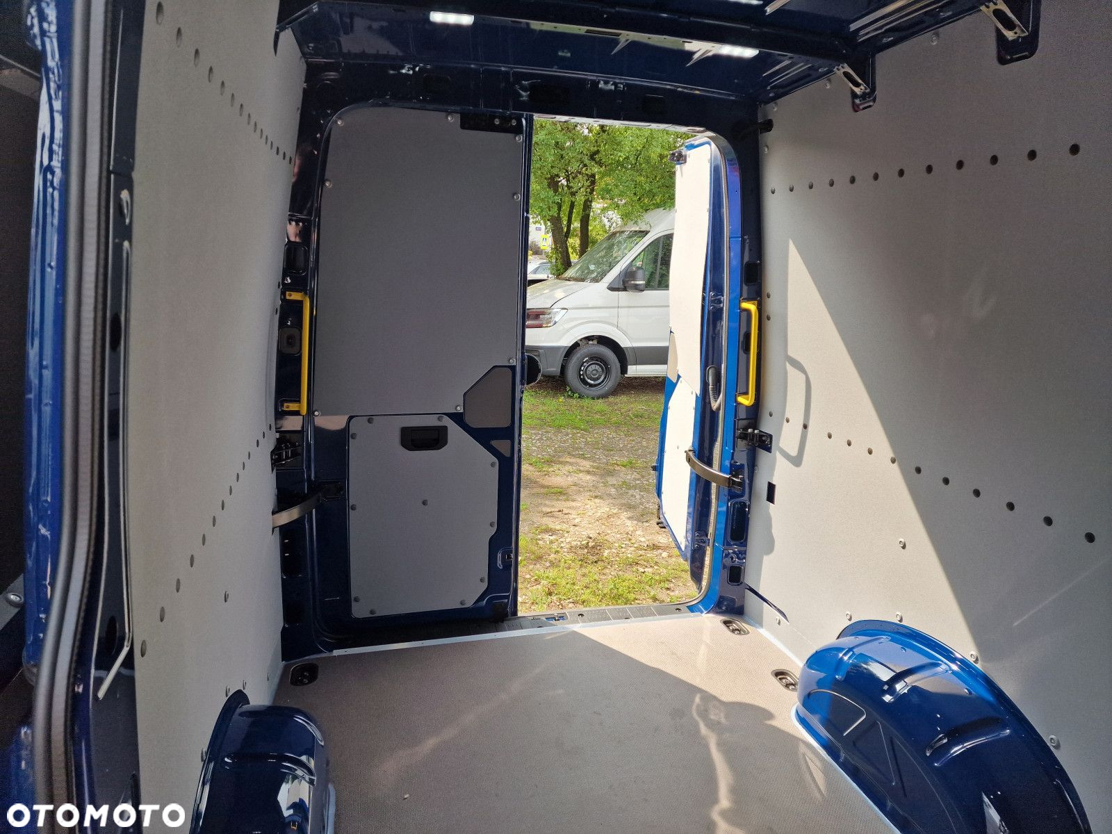 Volkswagen Crafter 2.0 TDI Automat ZABUDOWA - 11
