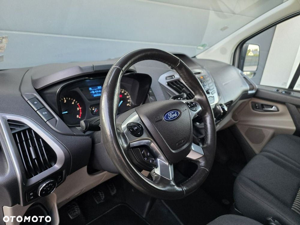 Ford Tourneo Custom - 18