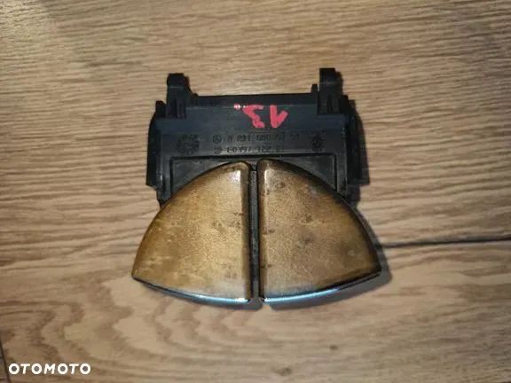 MERCEDES W211 UCHWYT ZAMEK PODŁOKIETNIKA AVANTGARDE - 1