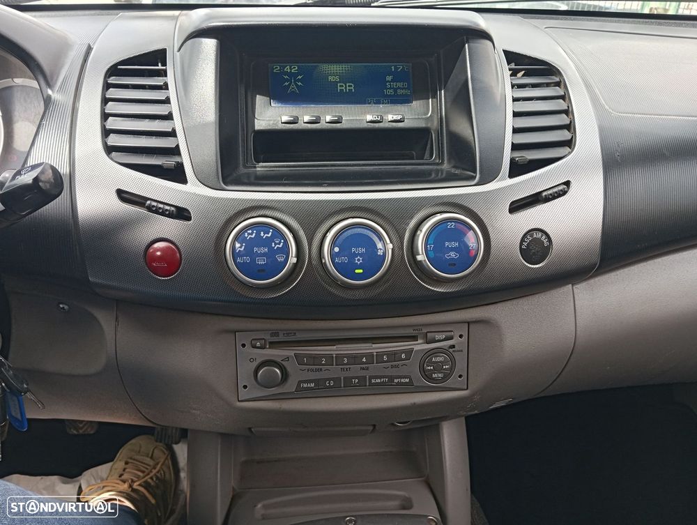 Mitsubishi L200 2.5 DI-D CD Invite AC 4WD - 9