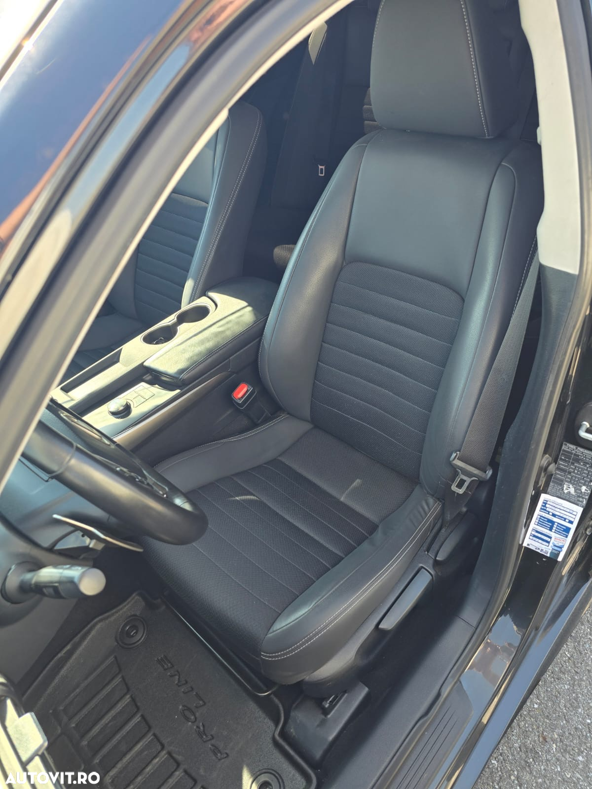 Lexus Seria IS 300h - 9