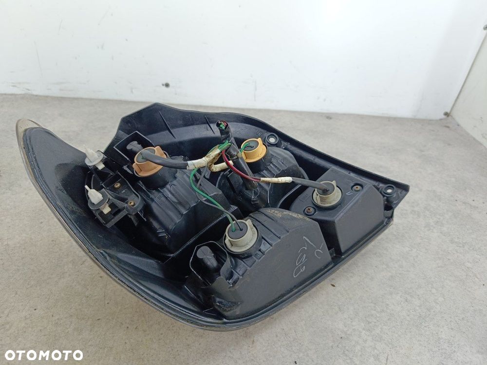 LAMPA TYLNA PRAWA MITSUBISHI OUTLANDER I - 7