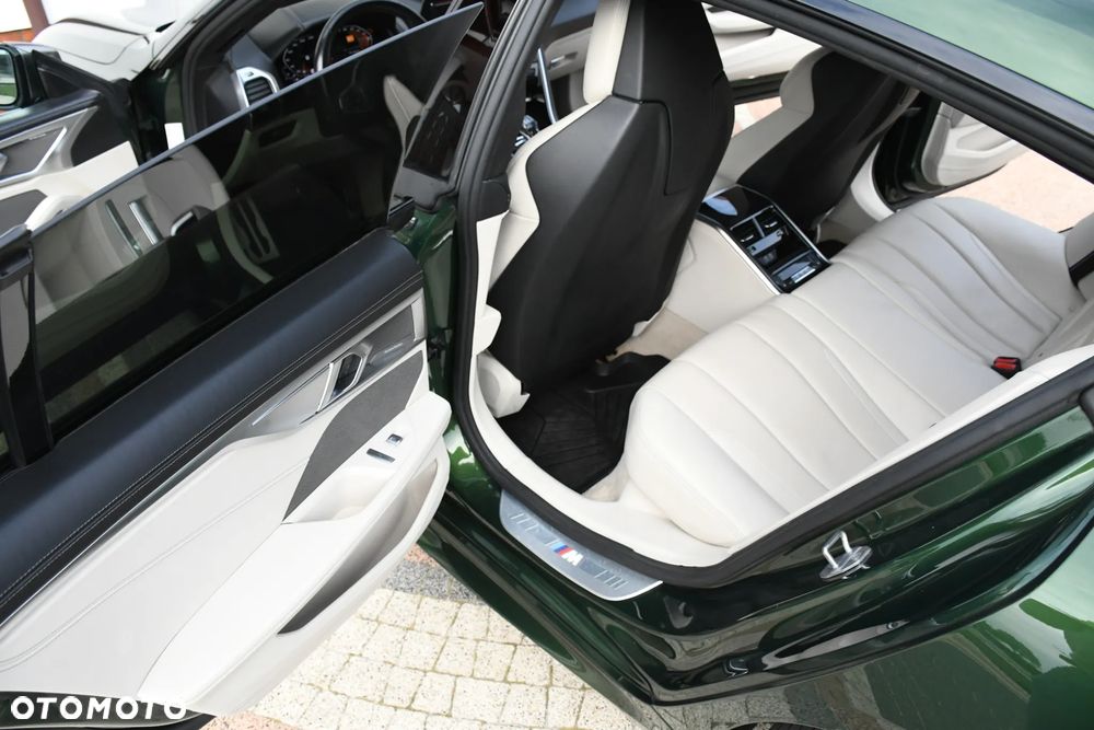 BMW Seria 8 M850i xDrive - 23