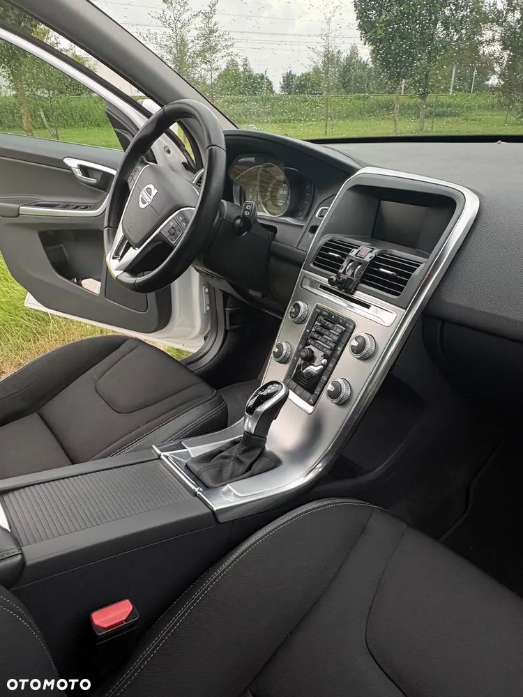 Volvo XC 60 D4 AWD Momentum - 9