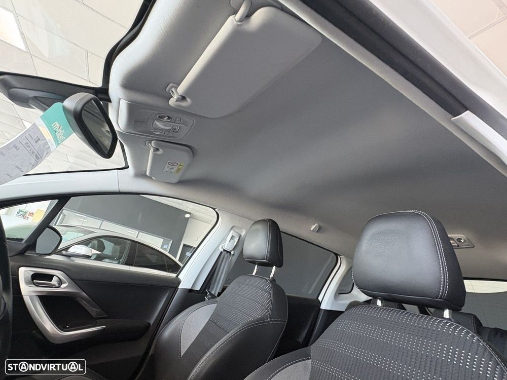 Peugeot 2008 1.2 PureTech Allure - 14