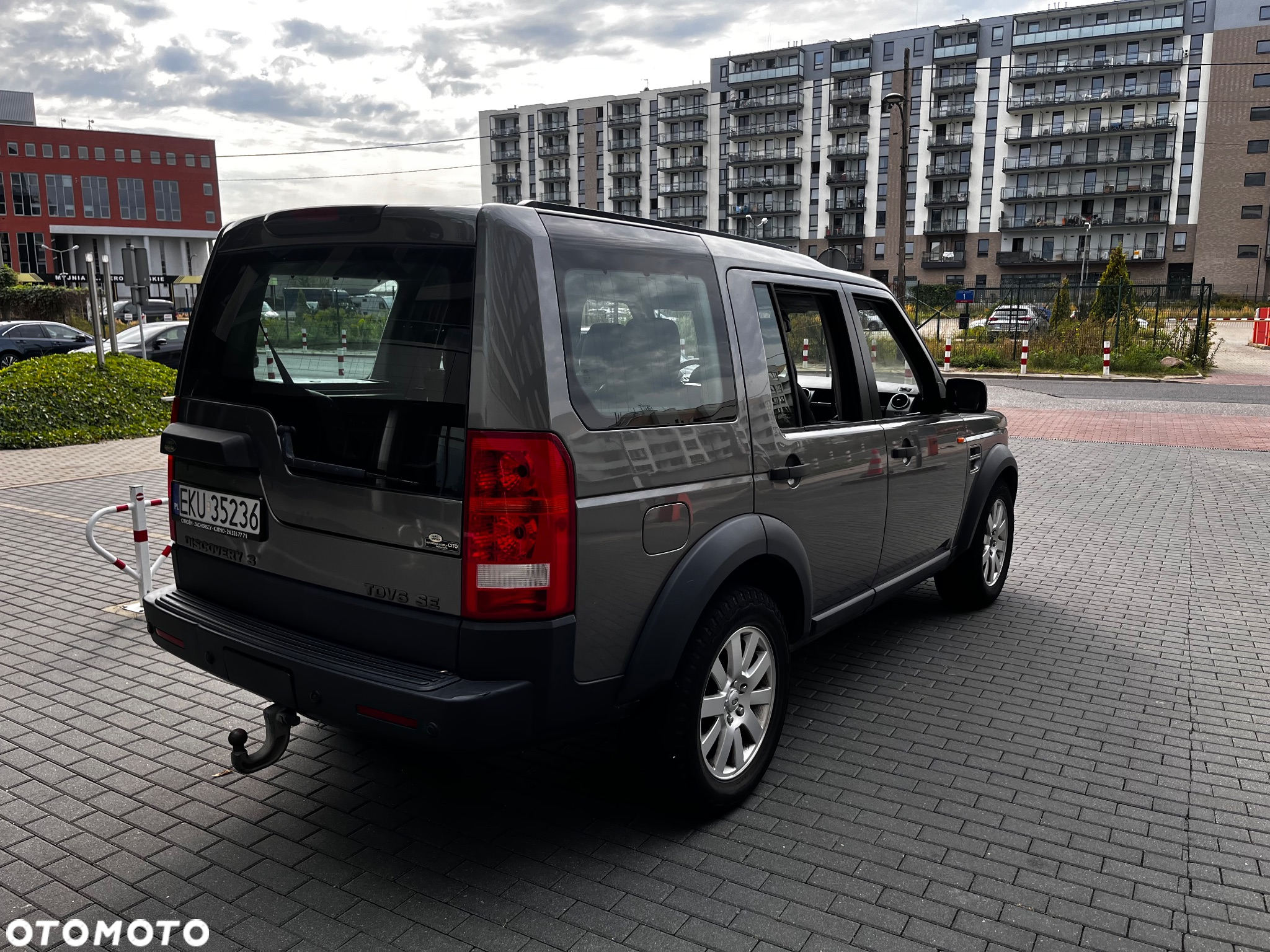 Land Rover Discovery IV 2.7D V6 SE - 32