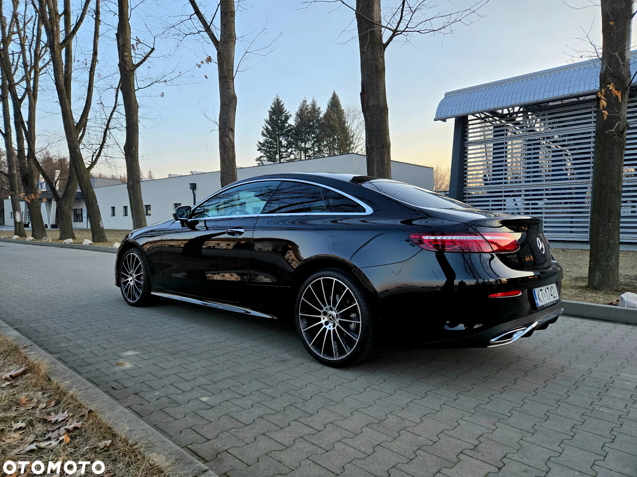 Mercedes-Benz Klasa E 220 d 4Matic Coupe 9G-TRONIC AMG Line - 6