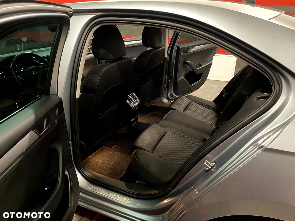 Skoda Superb 2.0 TDI DSG Premium Edition - 23