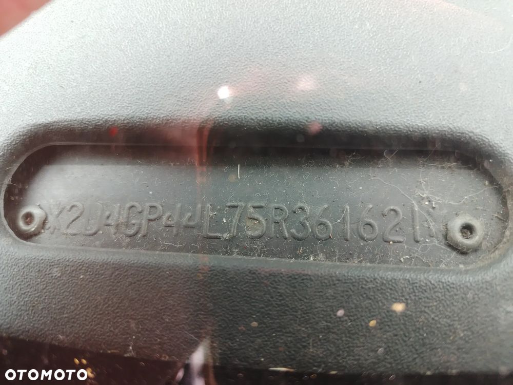 CHRYSLER GRAND VOYAGER IV 00-05 3.8 MPFI SXT - ZDERZAK PRZÓD PBE - 24