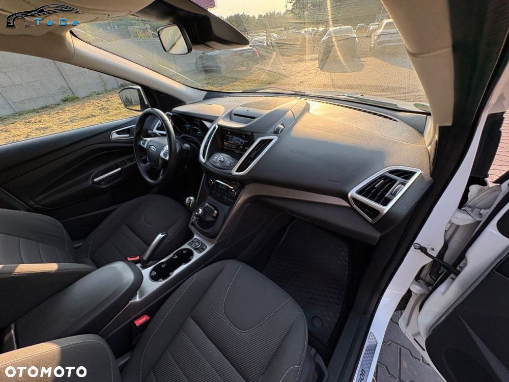 Ford Kuga 2.0 TDCi FWD Titanium Plus - 24