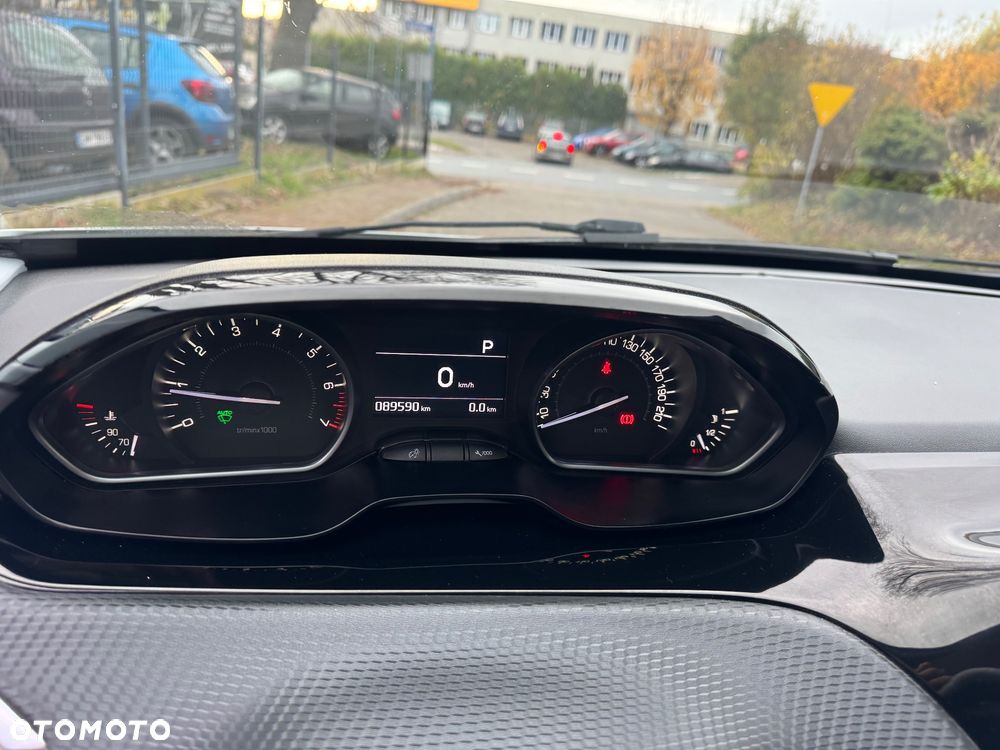 Peugeot 208 - 12