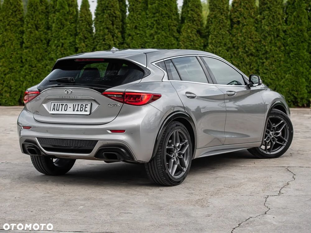 Infiniti Q30 2.0t DCT AWD Sport City Black - 13