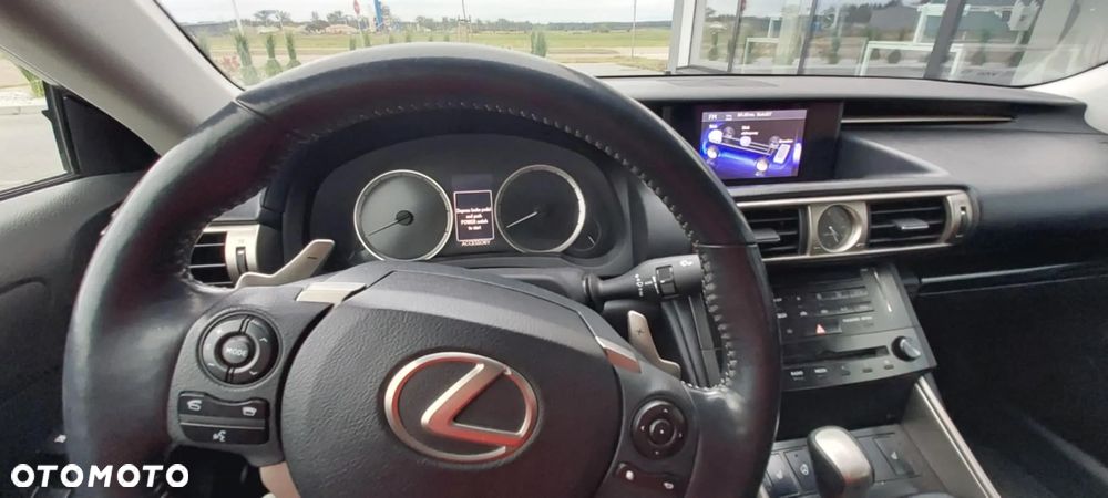 Lexus IS - 16