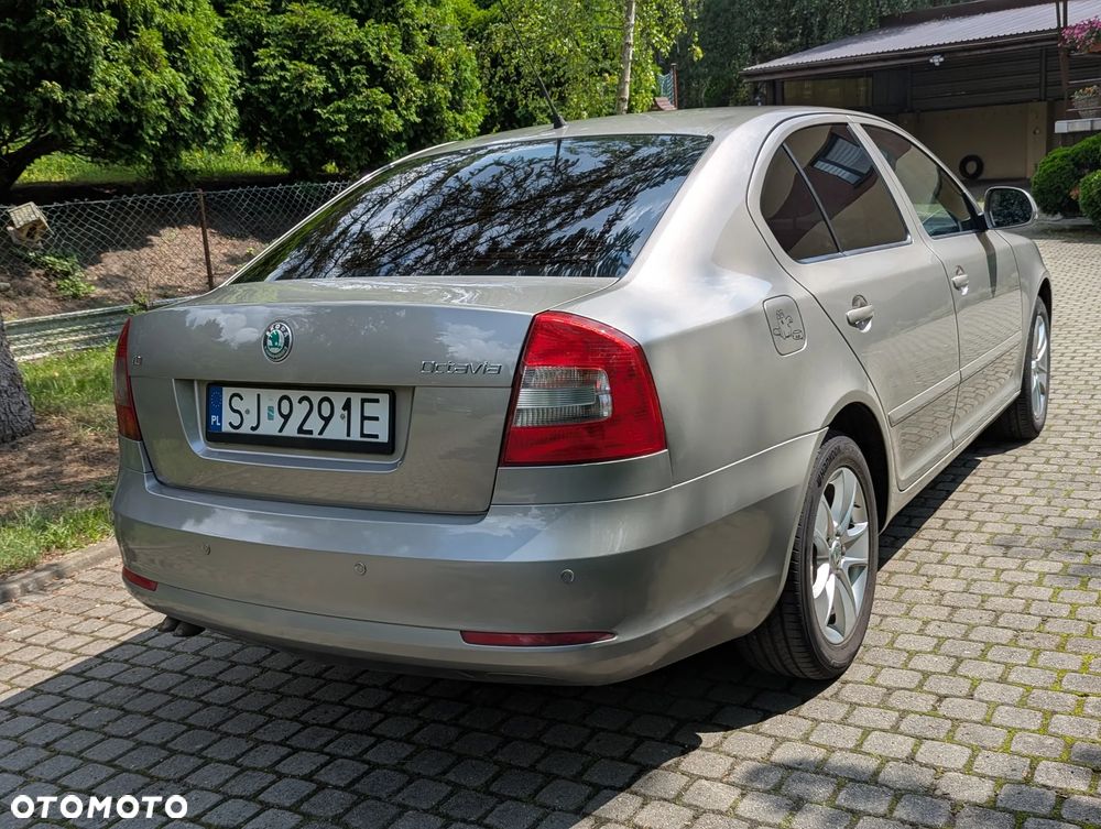 Skoda Octavia 2.0 TDI Elegance DSG - 8