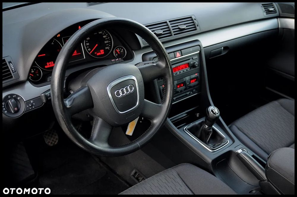 Audi A4 Limousine - 5