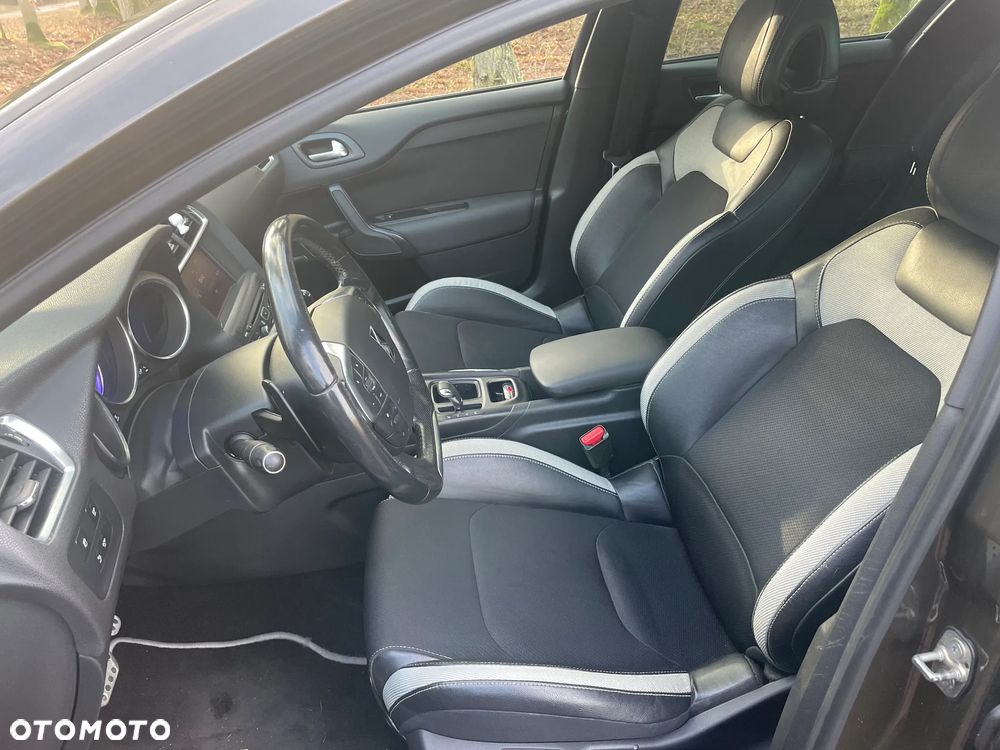 Citroën DS4 1.6 e-HDi SoChic MCP - 11