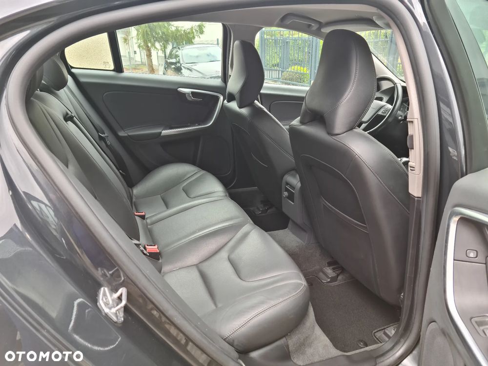 Volvo S60 D3 Momentum - 37