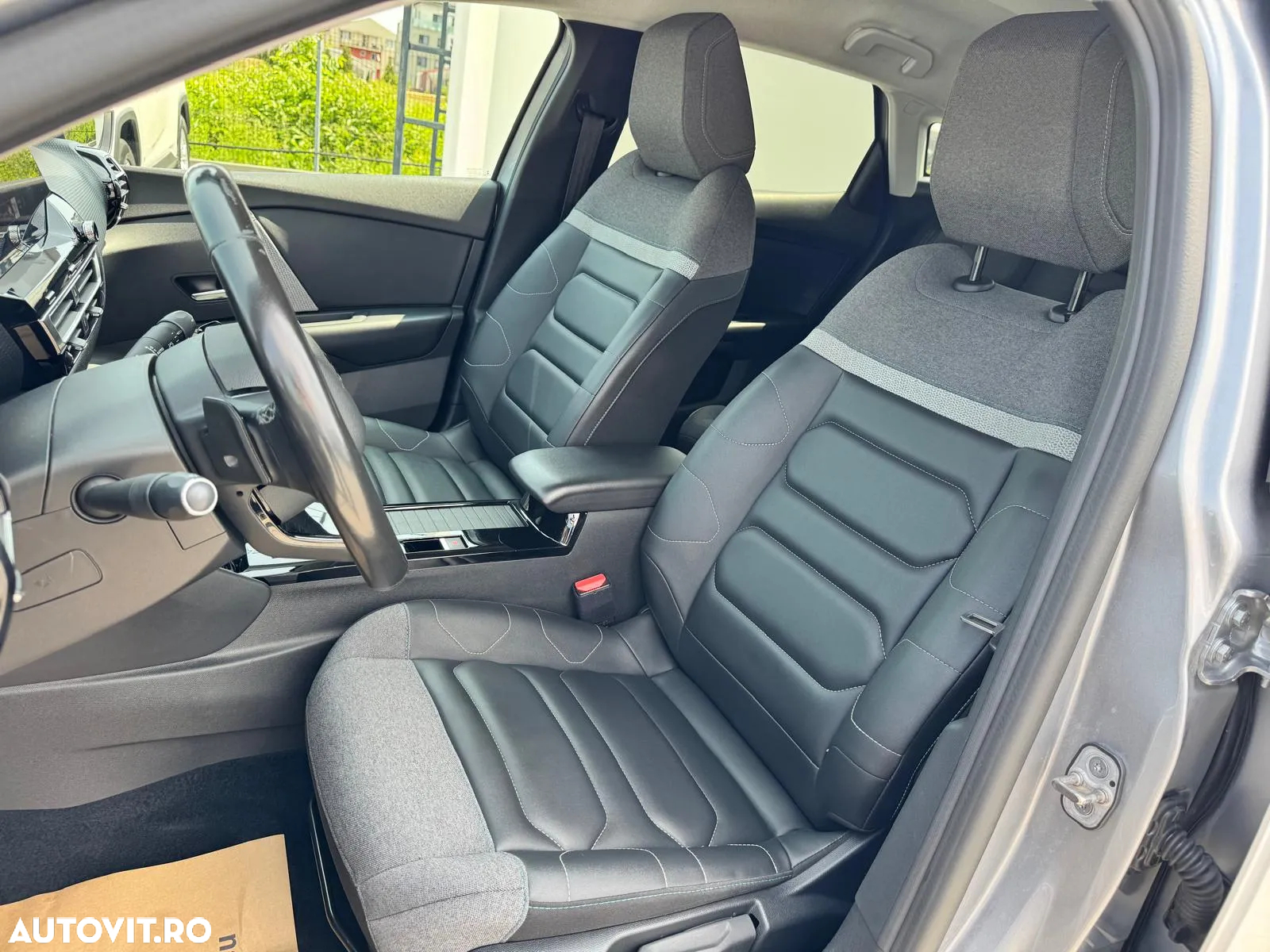 Citroën C4 1.2 PureTech S&S EAT8 Shine - 28