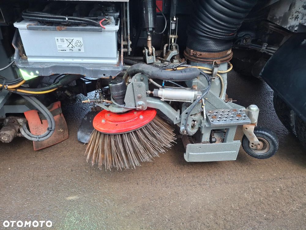 Scania 94G Zamiatarka Uliczna Bucher 2 Silniki Odchwaszczarka Szczotki L/R Specjalny - 10