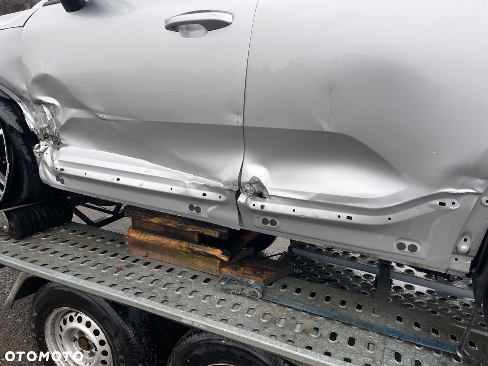 Volvo XC 40 D4 AWD Geartronic R-Design - 5